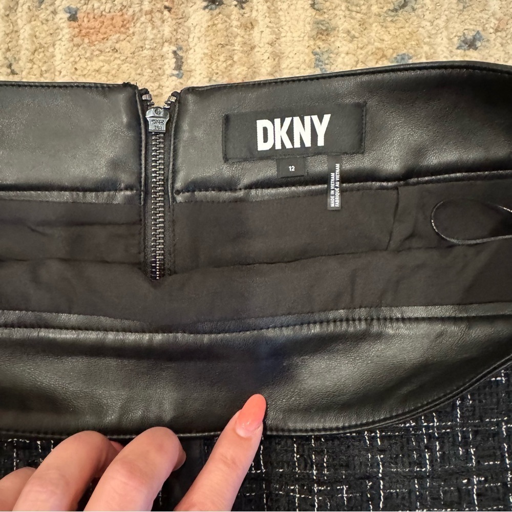 DKNY Tweed Miniskirt with Faux Leather Trim - Size 12 - Picture 4 of 8